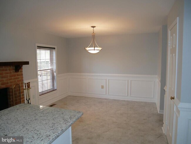 Building Photo - 3045 Federal Hill Dr