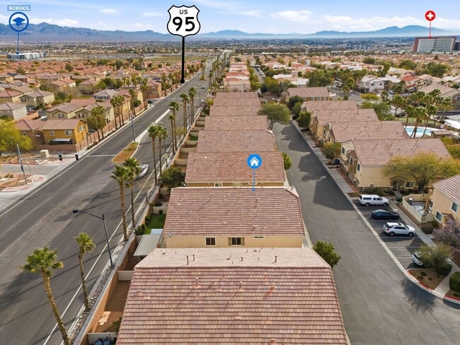 Building Photo - GORGEOUS TWO STORY TOWNHOME IN LAS VEGAS