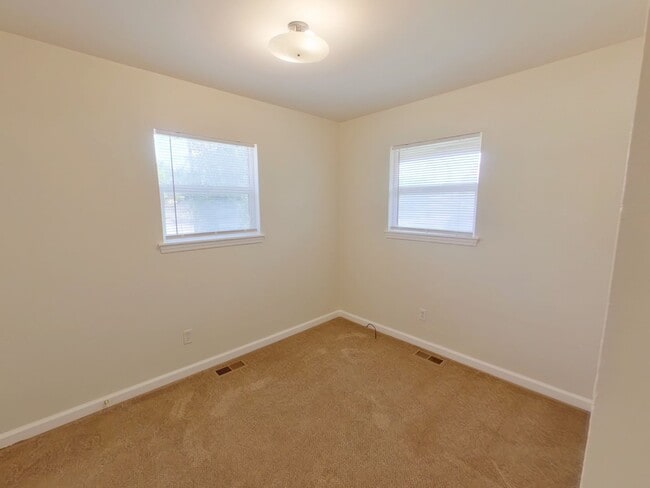Building Photo - 5112 E New Jersey Dr