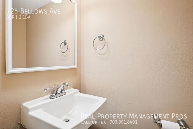 Building Photo - 725 Bellows Ave