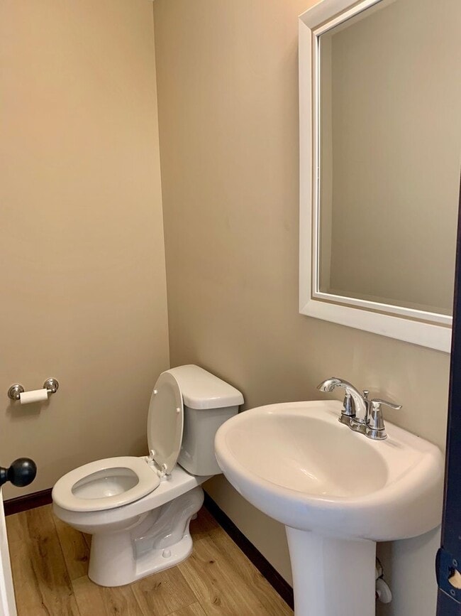 Building Photo - 8712 E Harry St