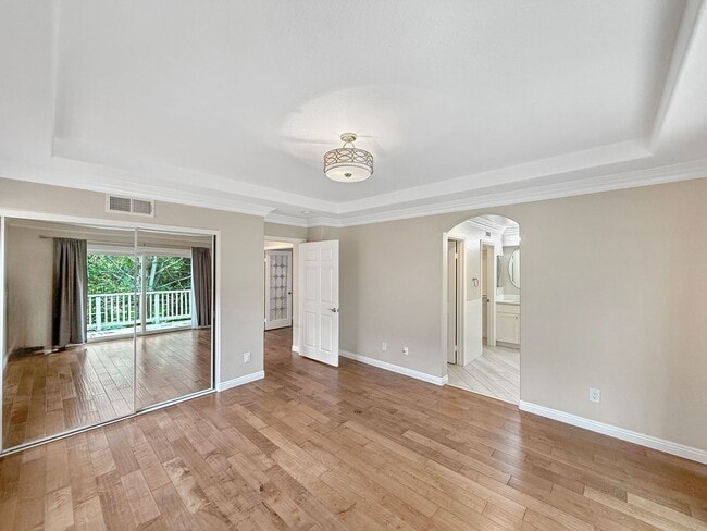 Building Photo - Great 3B/2.5BA House in Gated Community in...