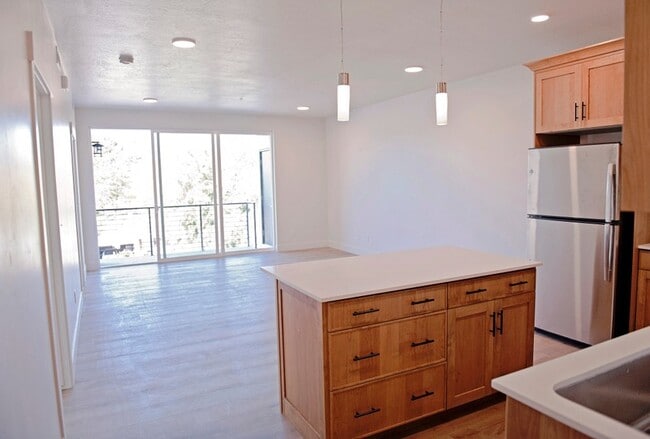 Building Photo - 105 W 100 S