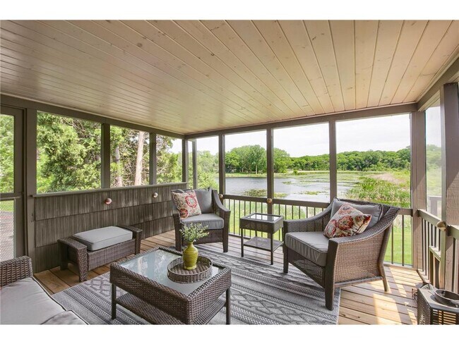 Building Photo - 3465 Deephaven Ave