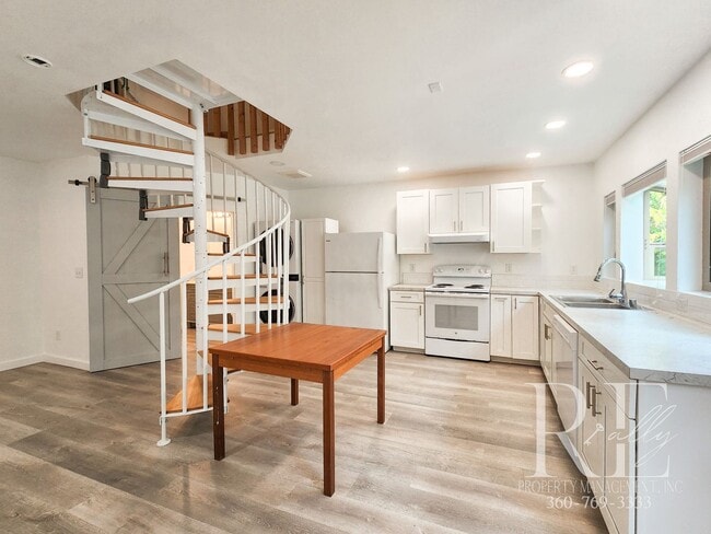 Building Photo - Charming Tudor Loft with Spiral Staircase & Waterfront Access