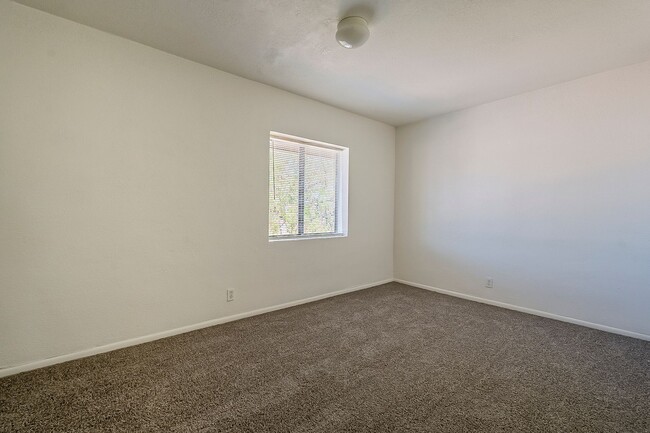 Building Photo - 5869 N 59th Dr