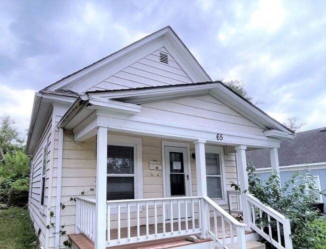 Primary Photo - RENT SPECIAL! 2 Bed 1 Bath Home! $1025.00