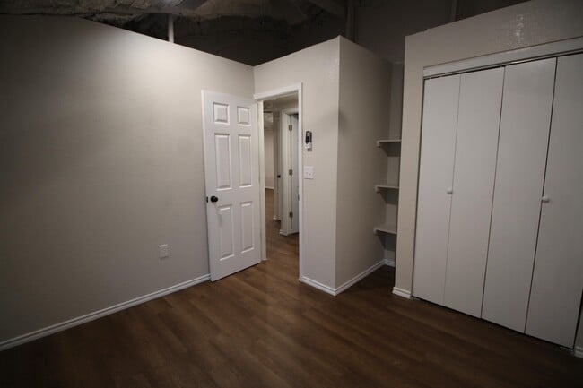 Building Photo - 213 N Waldrip St