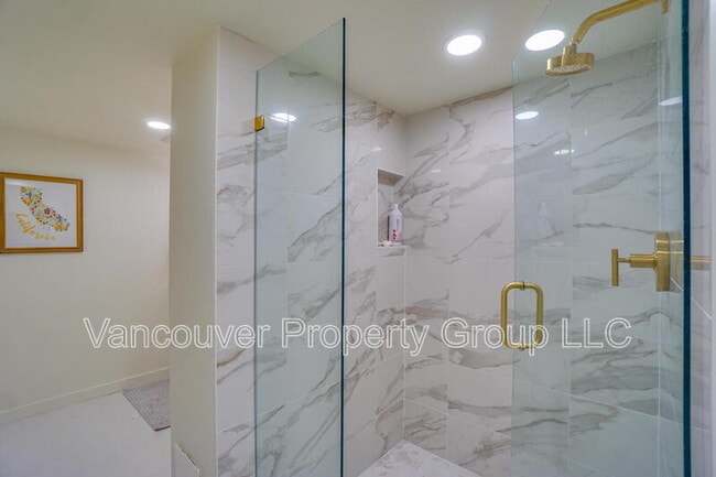 Building Photo - 309 W 37th St