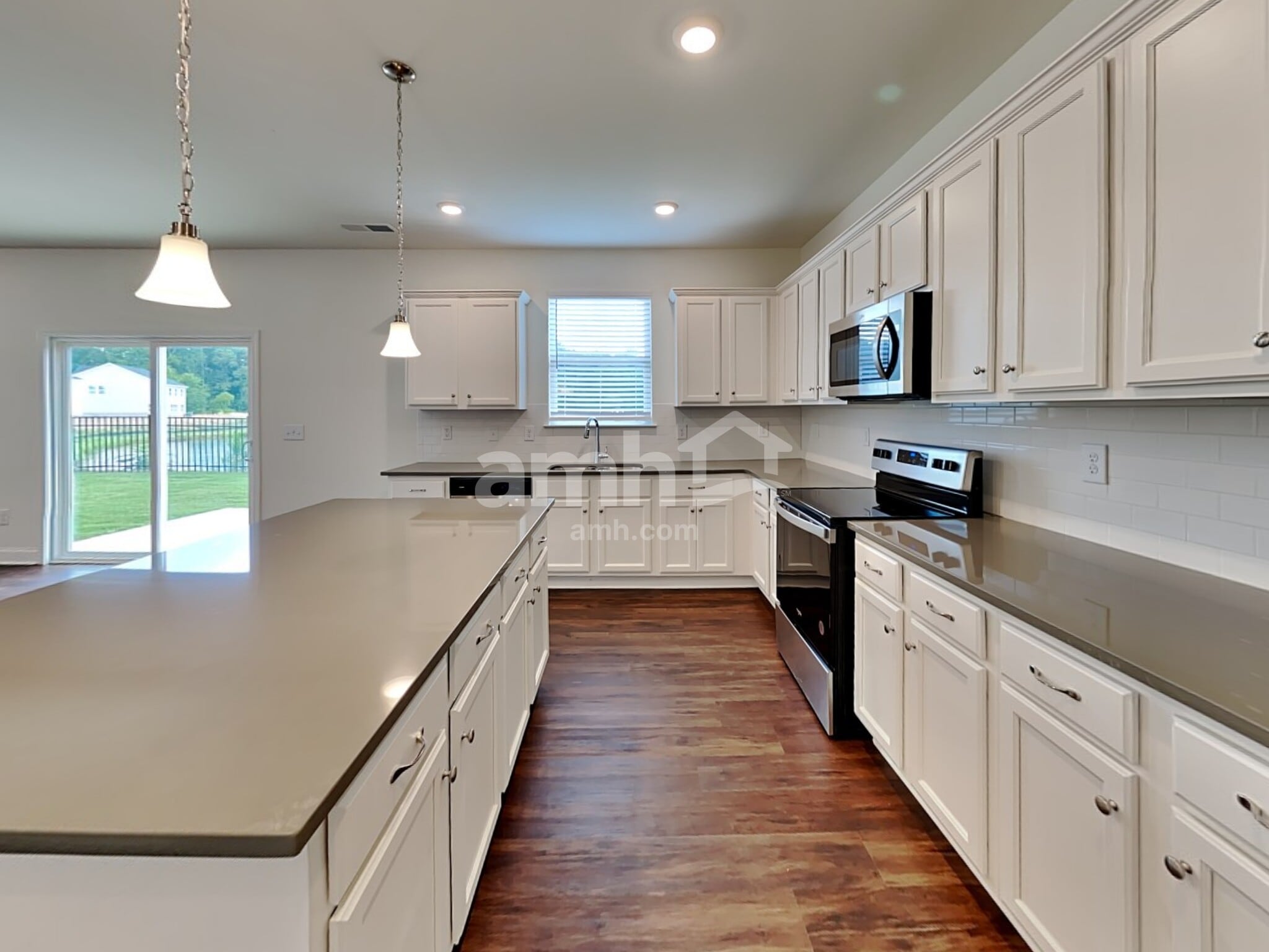 Building Photo - 868 Carnaby Ln