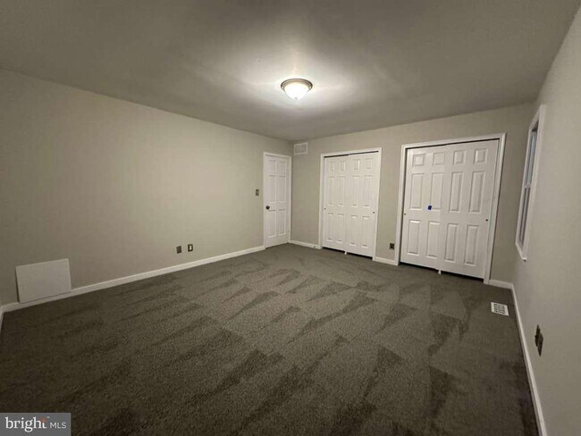 Building Photo - 5 Woodmill Dr