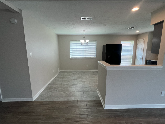 Building Photo - 8207 Lone Quail Dr