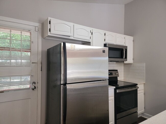 Building Photo - Rent 2 Get 2 Rooms for Free- This home is Priced as a 2bdrm in Intown Atlanta