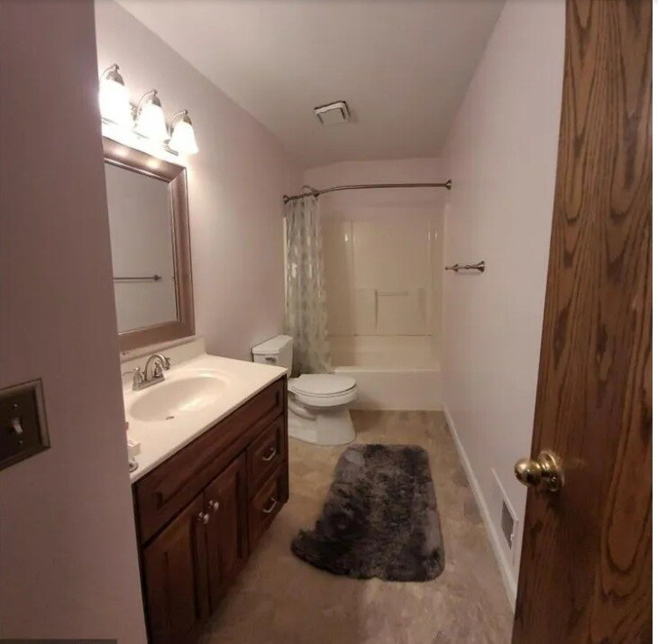 Bathroom - 227 14th Ave S
