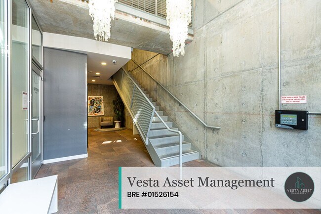 Building Photo - Vibrant Uptown Living in a Modern One-Bedroom with private deck!