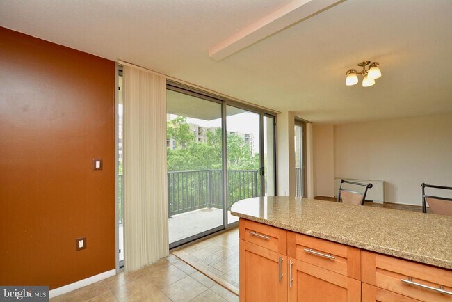 Building Photo - 4600 S Four Mile Run Dr