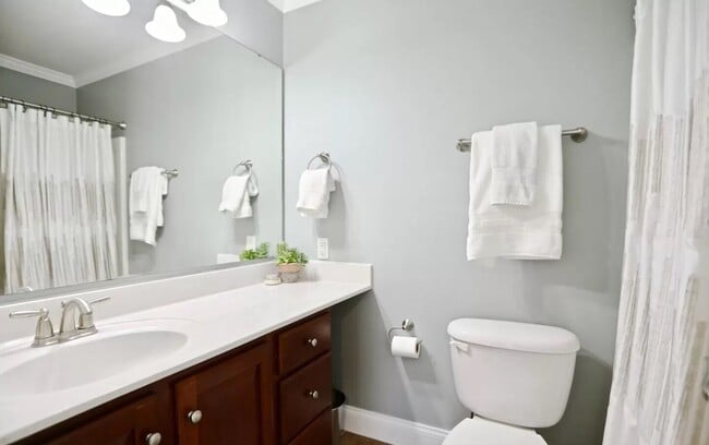 Building Photo - 250 E Delaware Ave