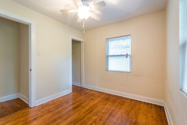 Building Photo - 106 S Roosevelt St