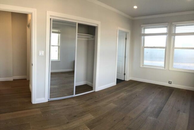 Building Photo - 3 bedroom in Oakland CA 94606