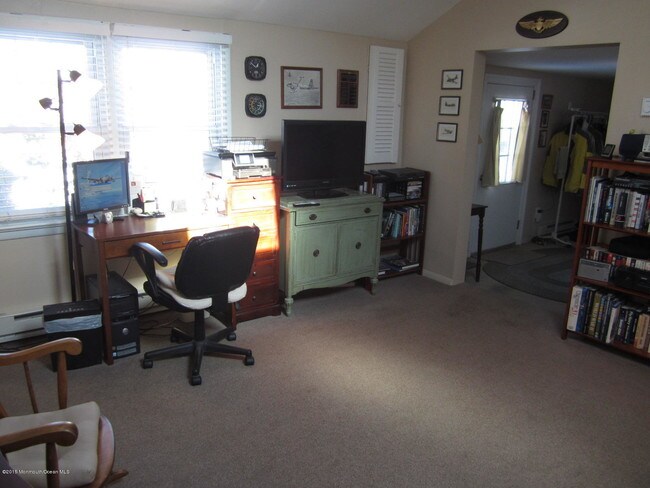 Building Photo - 115 10th Ave