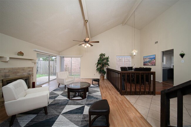 Building Photo - 10619 Chapel Hill Dr