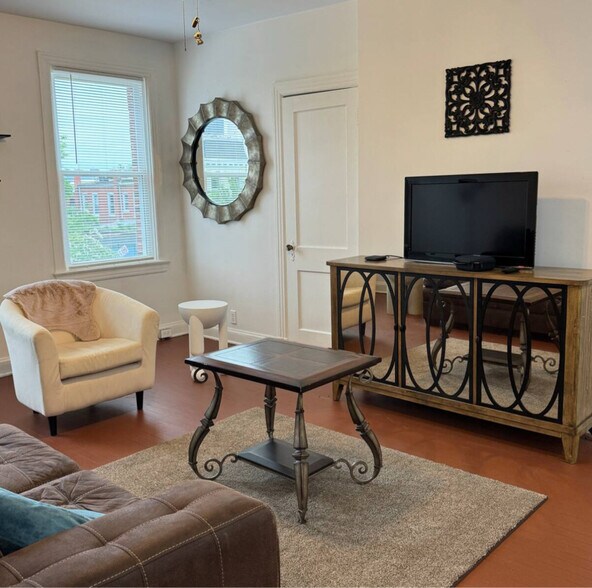 Building Photo - 441 Manor Pl NW