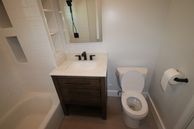 Building Photo - 201 Orange St