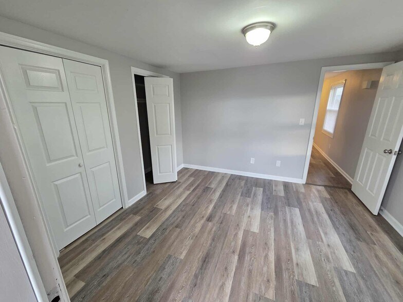 Building Photo - 923 Rose Hill Ave