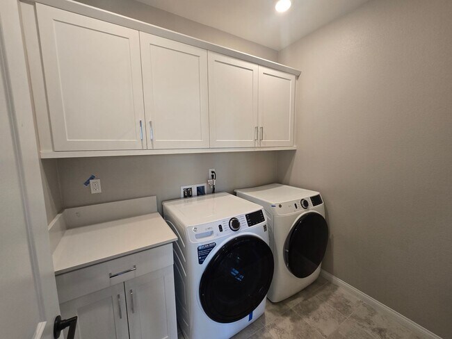 Building Photo - Fresh, Fun & Fully Loaded! 1681 Whitmore L...