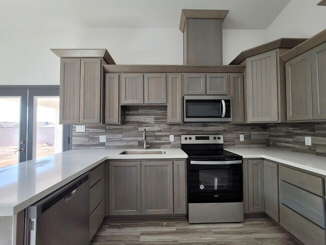 Building Photo - 8670 E 40th Ln