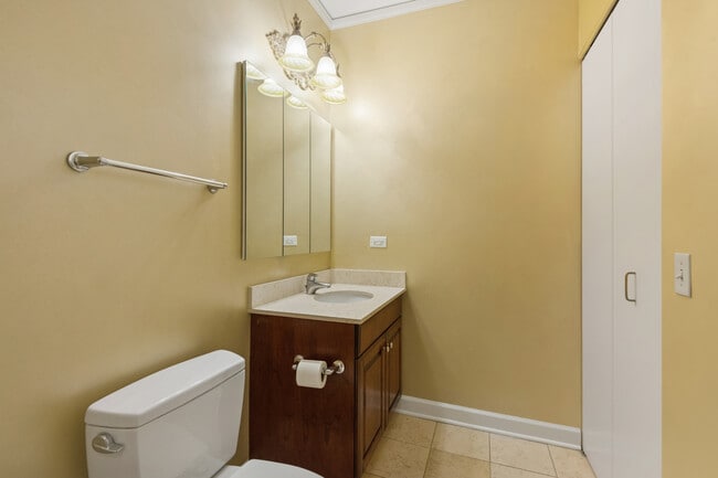 Building Photo - 201 N Westshore Dr