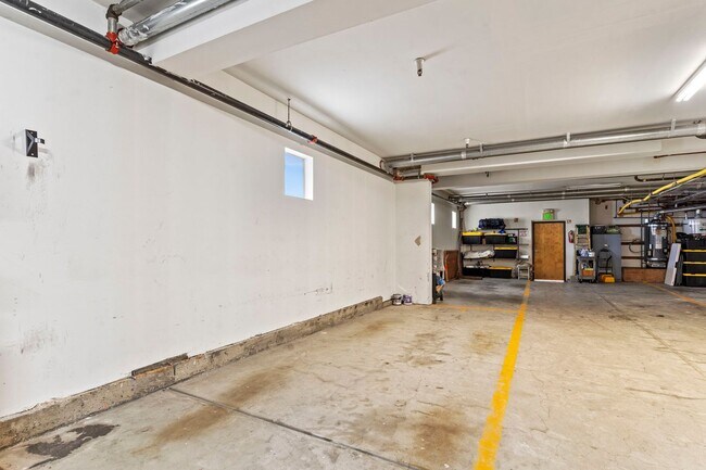 Building Photo - Lovely 2 Bed, 1.5 Bi-Level Hayes Valley Co...