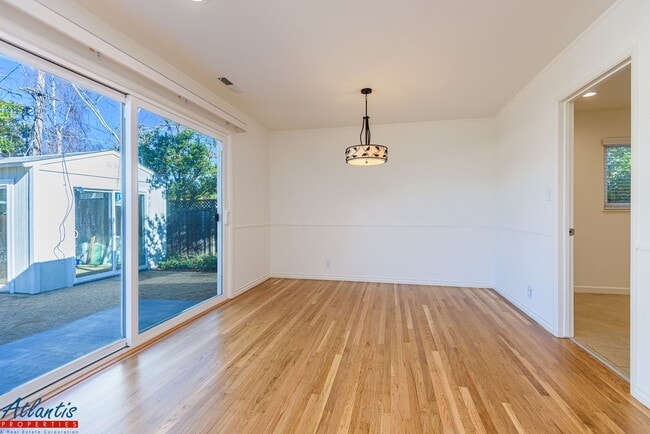 Building Photo - Gorgeous Home | Desirable Location