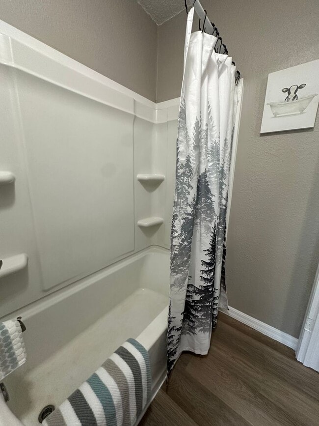 Building Photo - Renovated 3 bedroom house for rent in Waterloo