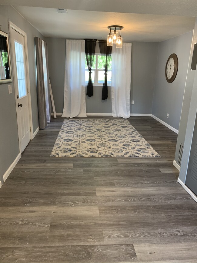 Building Photo - 205 Owen St