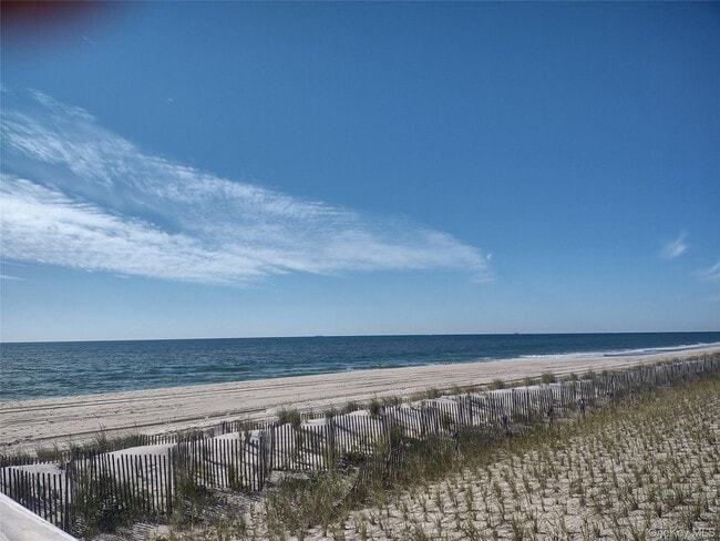 Building Photo - 11 Bay Ave