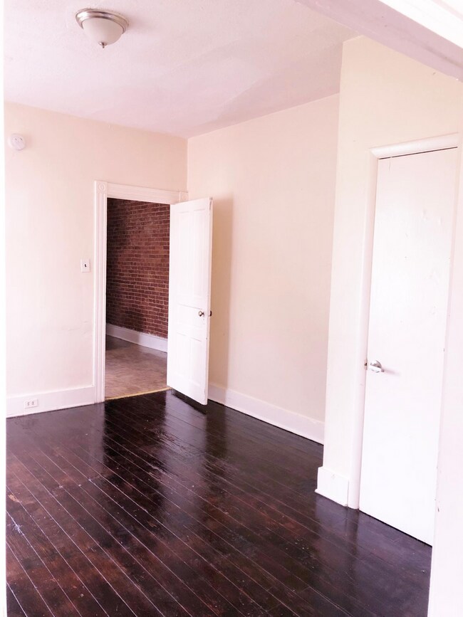 Building Photo - 654 St Joseph St