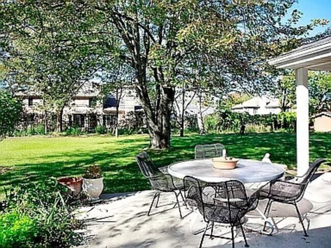 Building Photo - 3336 Overland Pass