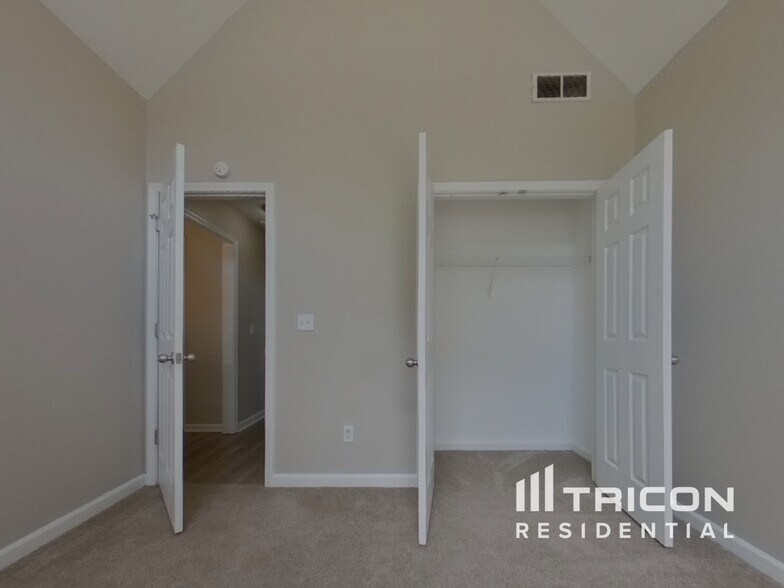 Building Photo - 210 Shenandoah Dr