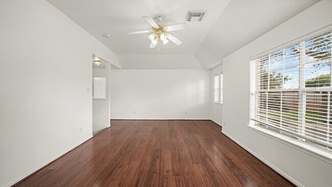 Building Photo - Spacious 4-bedroom in Pearland ISD!
