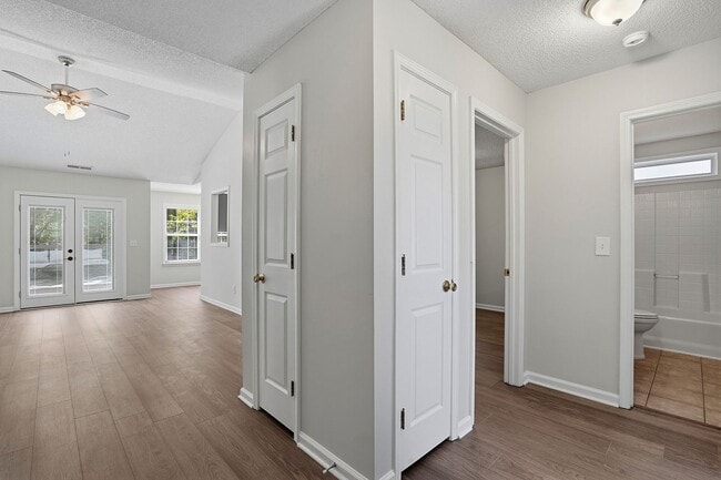 Building Photo - RANCH HOME with 3 bedrooms and 2 baths-CONVENIENT LOCATION