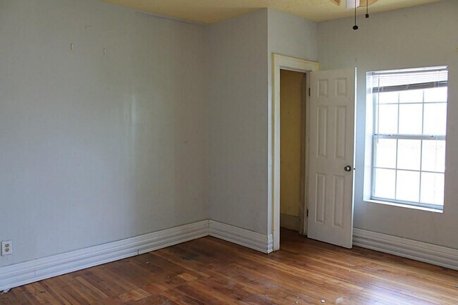 Building Photo - 2908 Truxillo St
