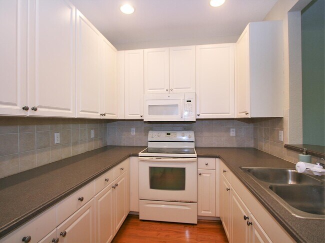 Building Photo - 1562 Grande Cull Way