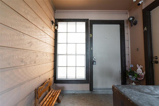 Building Photo - 100 Nicole Cove