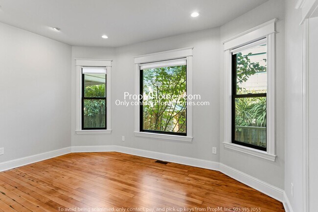 Building Photo - Charming Three Bedroom Home In N Portland!