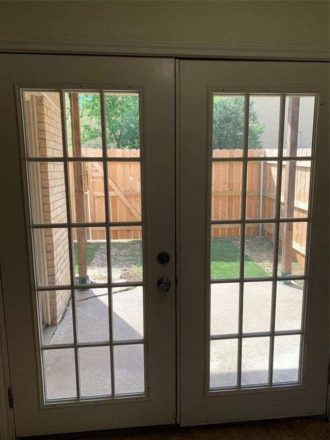 Building Photo - 8811 Dawnridge Cir