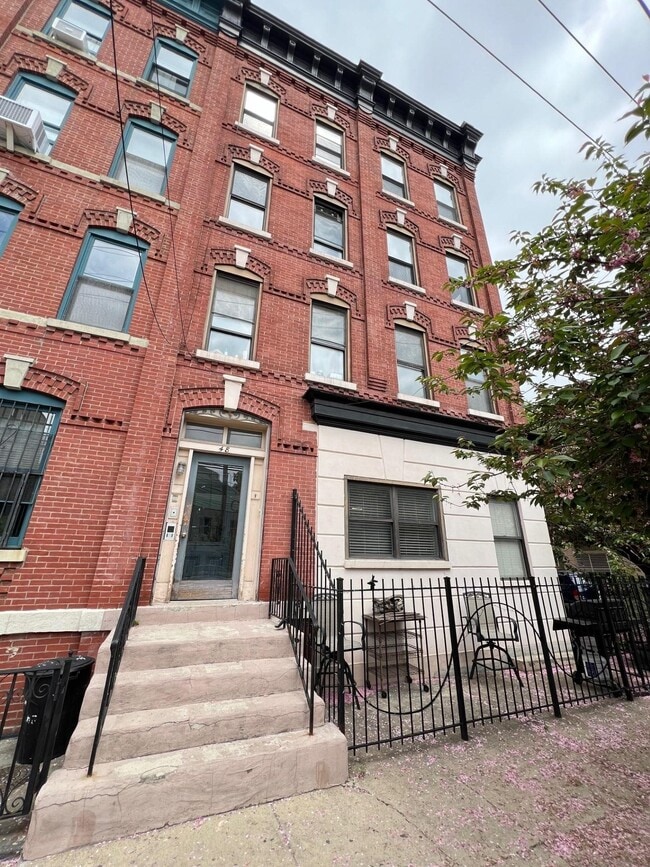 Building Photo - 48 Bright St