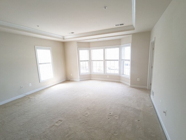 Building Photo - Two level condo in URBANA School District ...