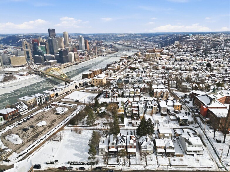 Building Photo - 141 Oneida St