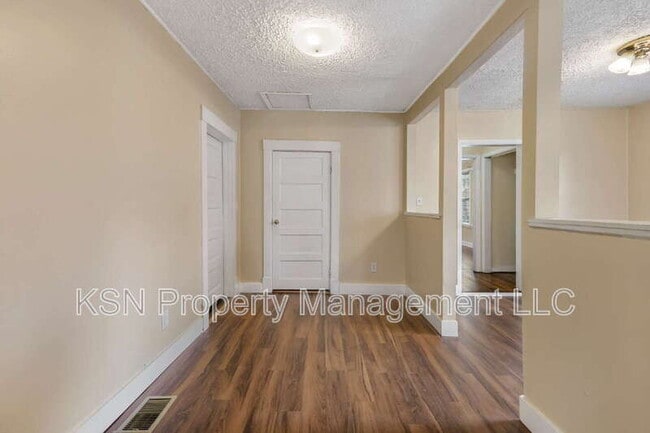 Building Photo - 1921 Reynolds St